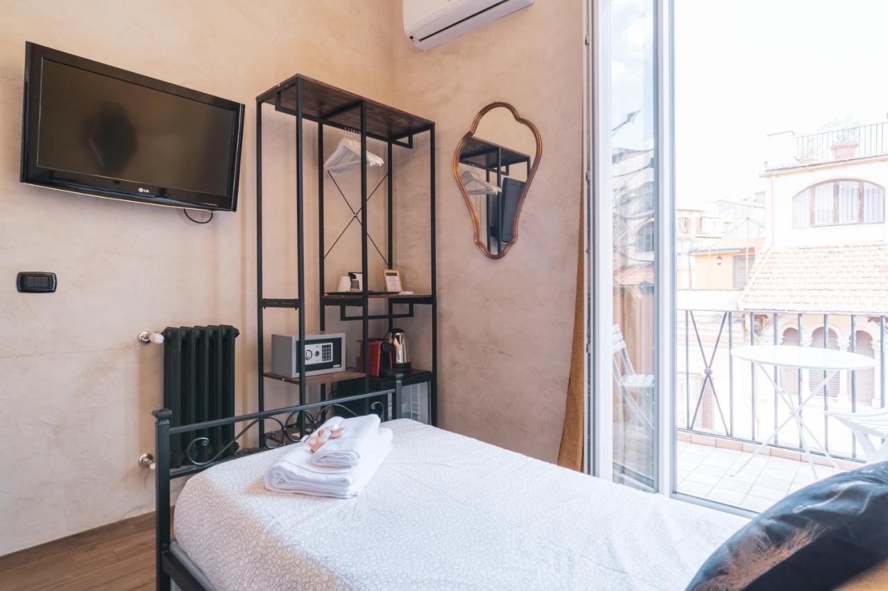 Single Room Balcony